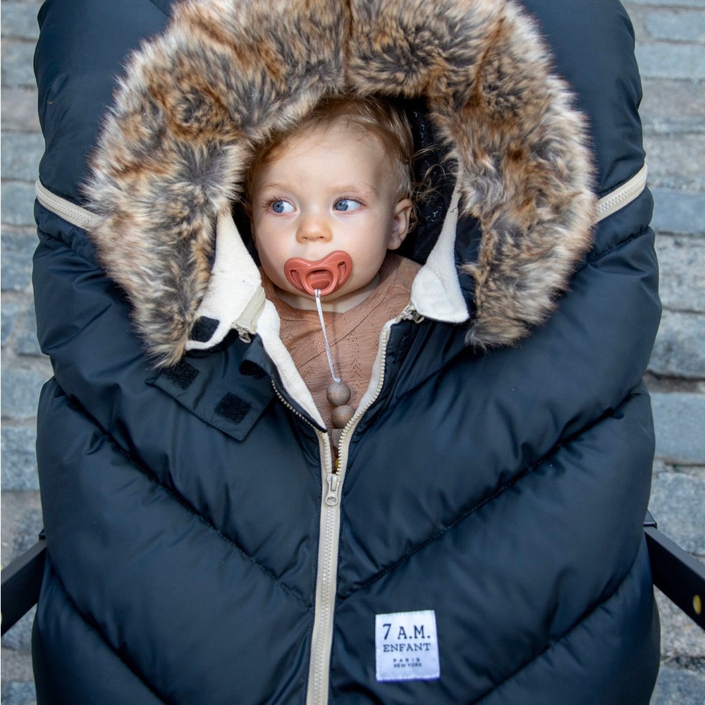 7 A.M. Enfant Baby CAR SEAT COCOON with removable fur Trim
